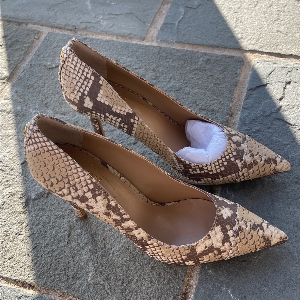 Lauren Ralph Lauren snakeskin pumps 8.5 B